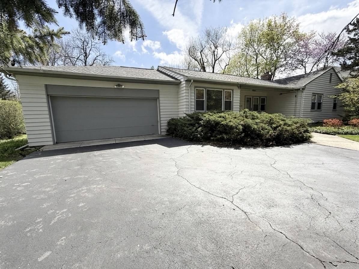 1533 Crabtree LN, Deerfield, IL 60015