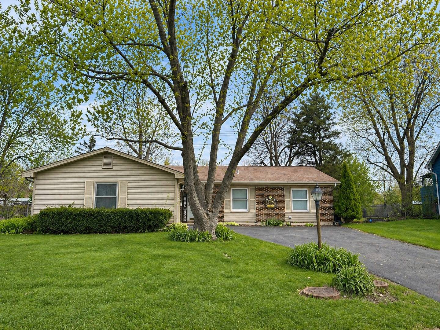 1120 Brush Hill LN, Lake Zurich, IL 60047