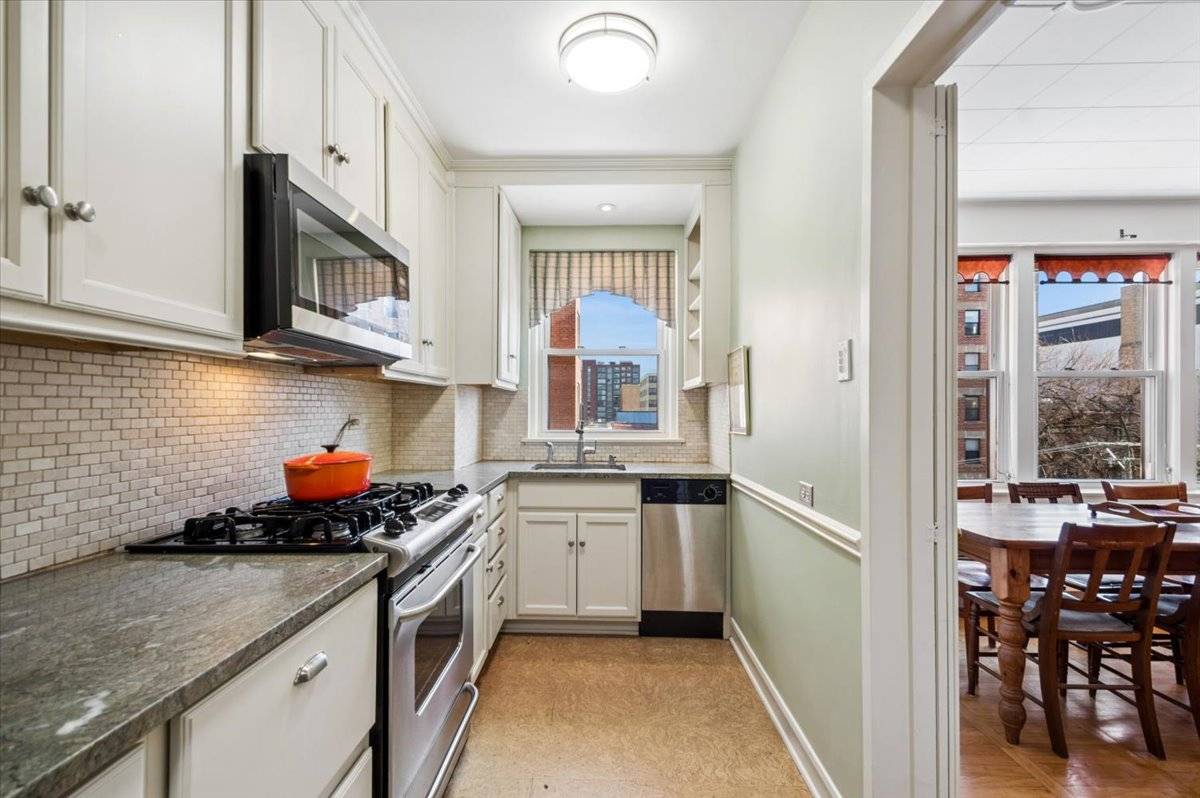 1585 Ridge AVE #410, Evanston, IL 60201