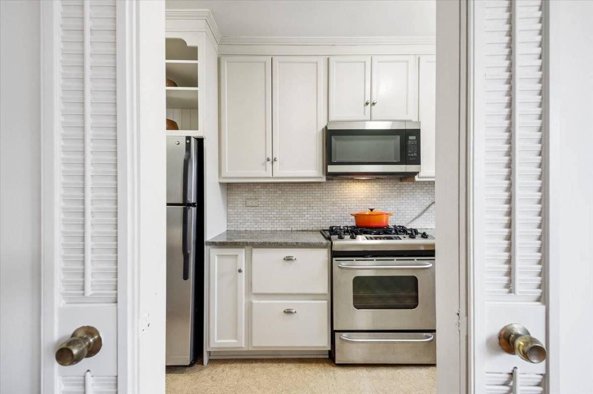 1585 Ridge AVE #410, Evanston, IL 60201