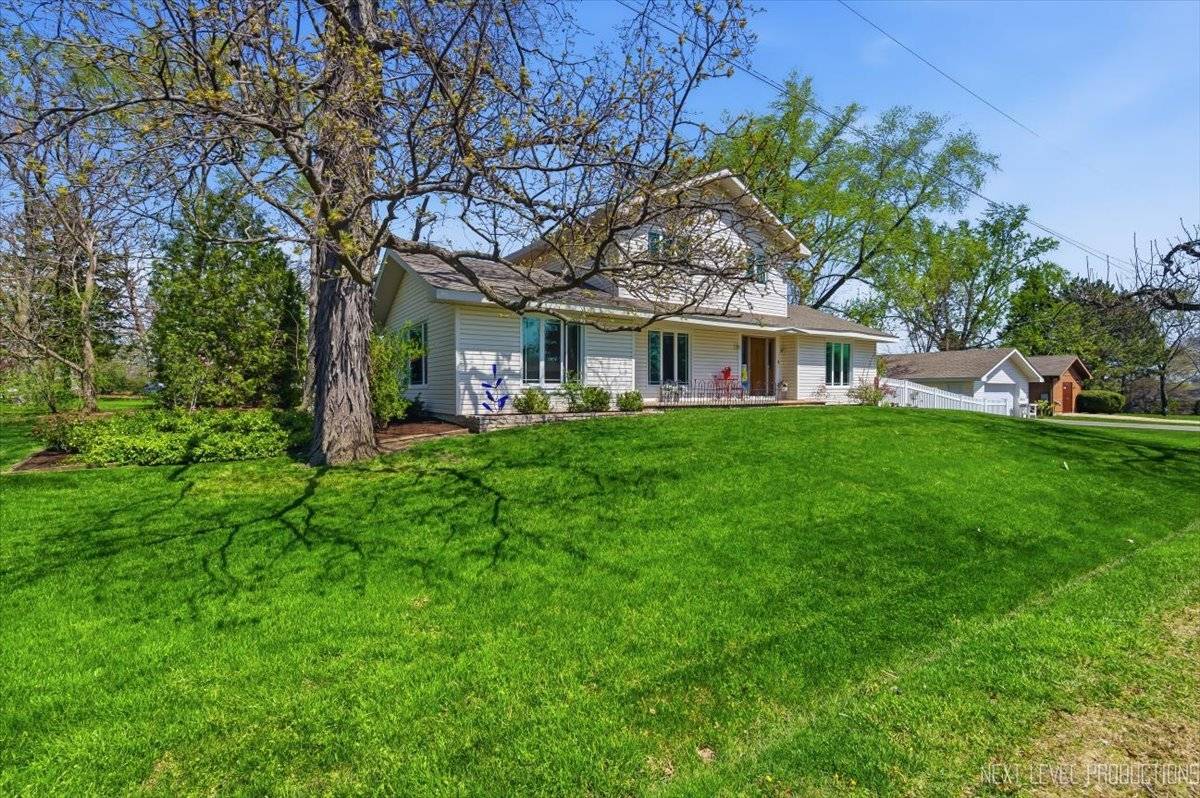 27W300 Williams ST, Winfield, IL 60190