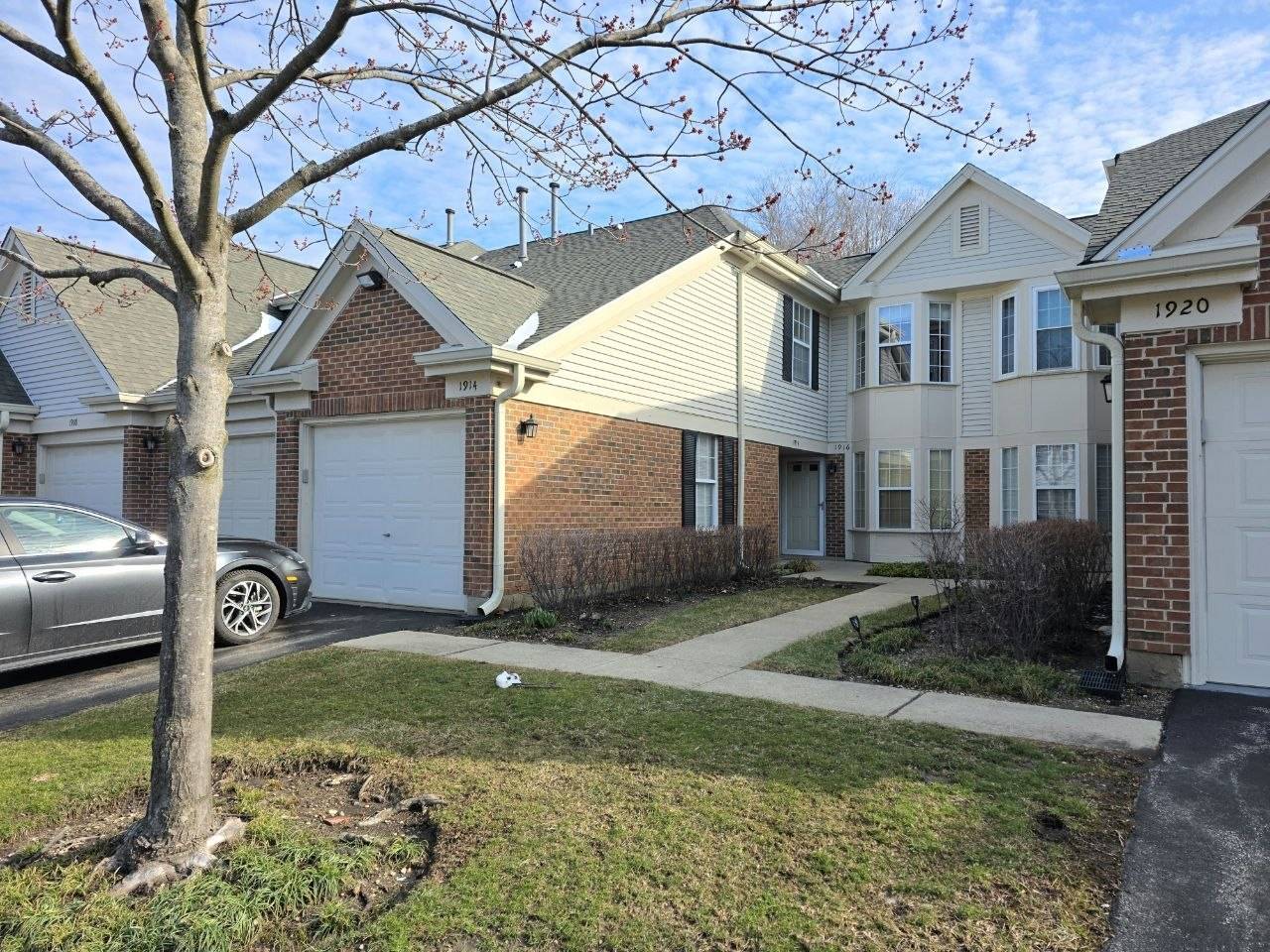 1914 Quaker Hollow LN, Streamwood, IL 60107
