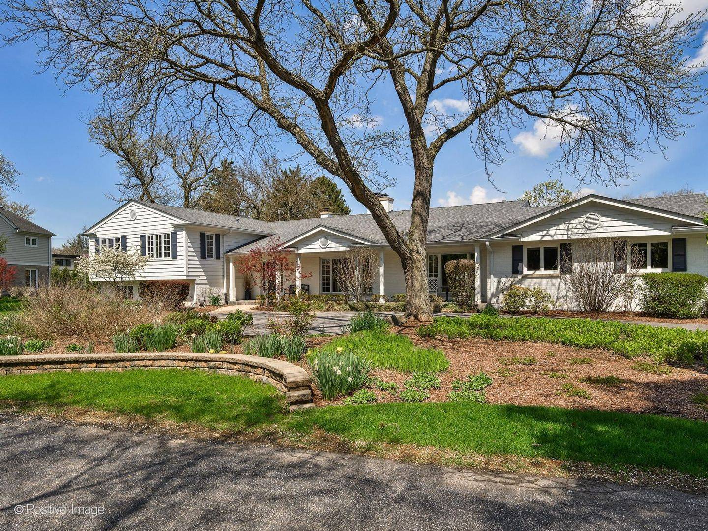 4 Henneberry LN, Golf, IL 60029
