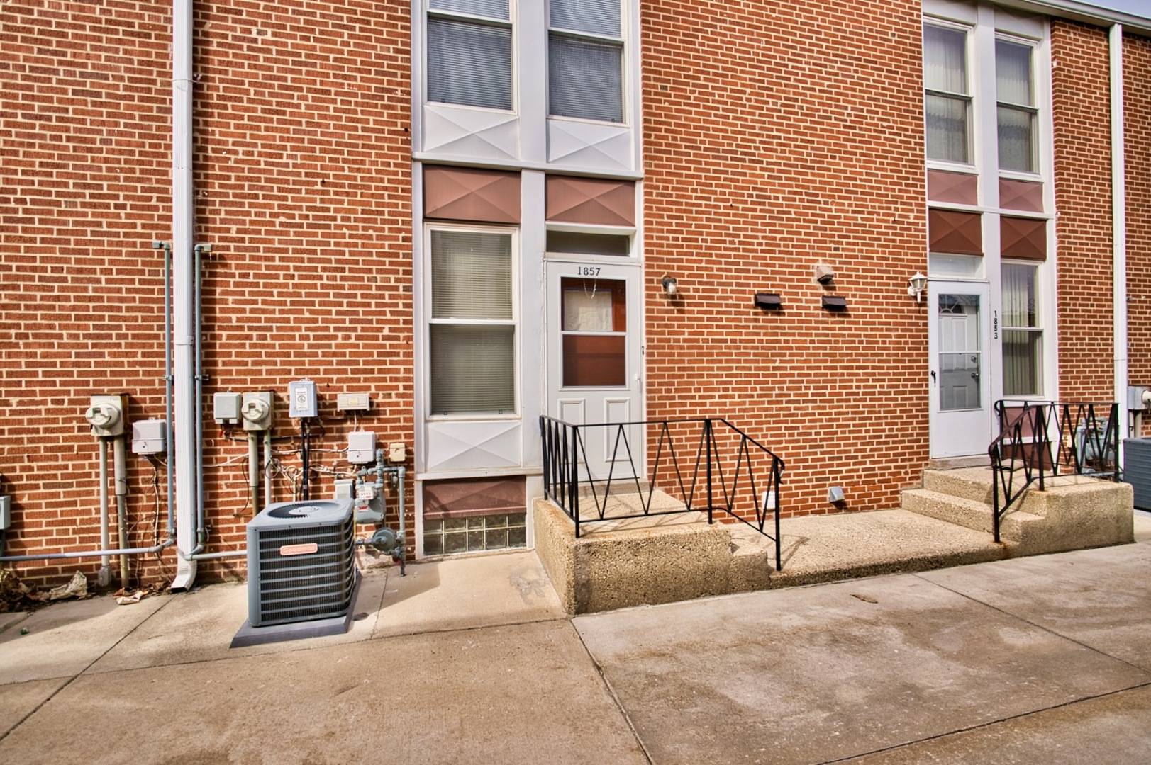 1857 Pine ST, Des Plaines, IL 60018