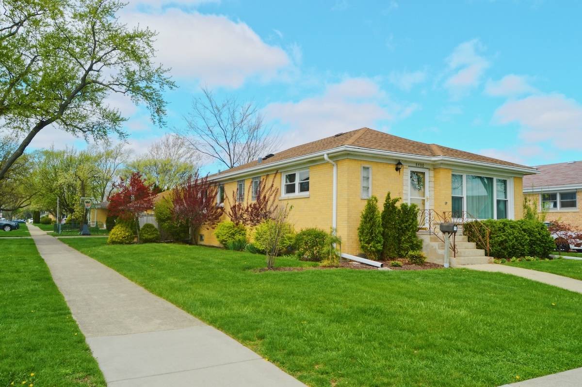 8400 N Osceola AVE, Niles, IL 60714