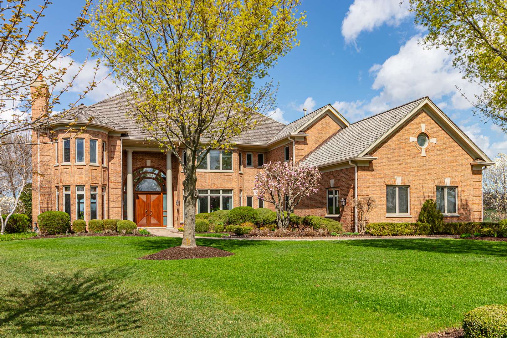 1611 Burr Oak DR, Libertyville, IL 60048