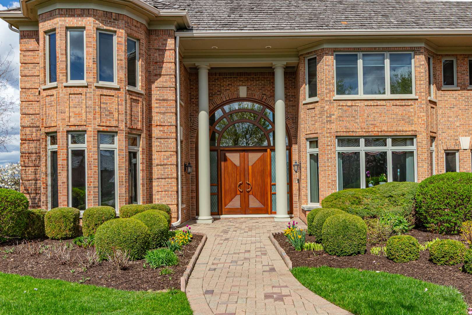 1611 Burr Oak DR, Libertyville, IL 60048