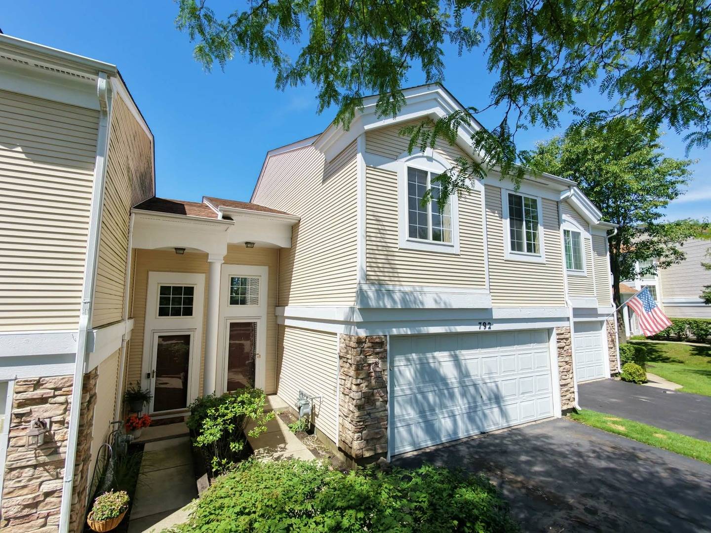 792 Mesa DR #792, Elgin, IL 60123