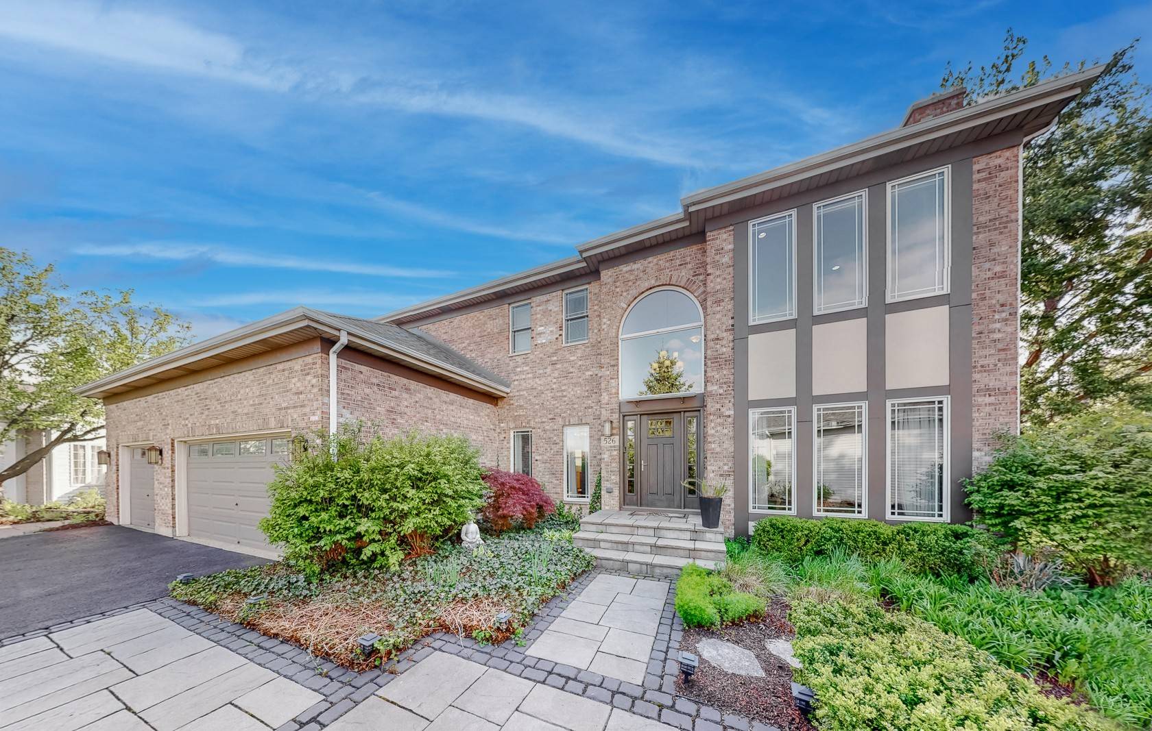 526 Spruce LN, Lisle, IL 60532