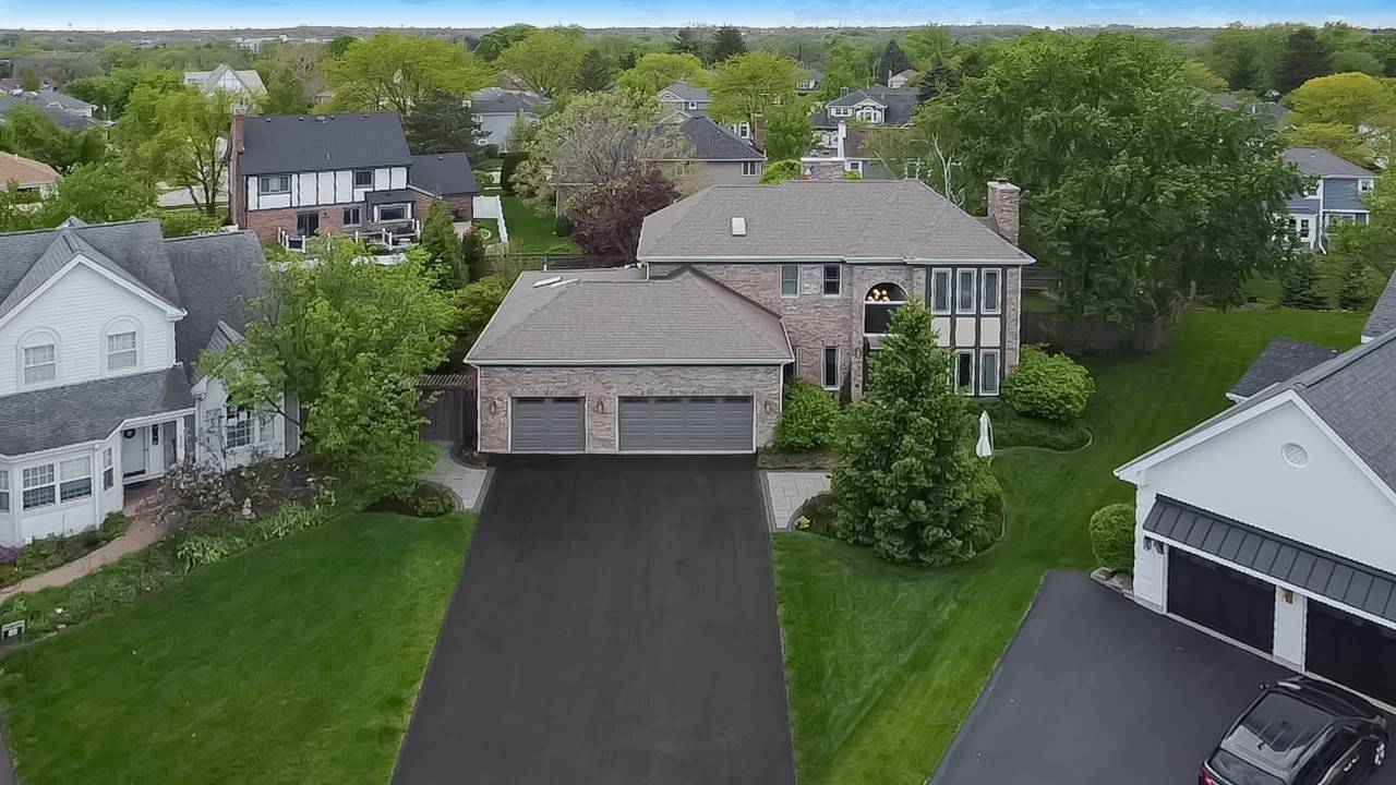 526 Spruce LN, Lisle, IL 60532