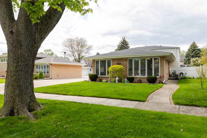 2124 Westview DR, Des Plaines, IL 60018