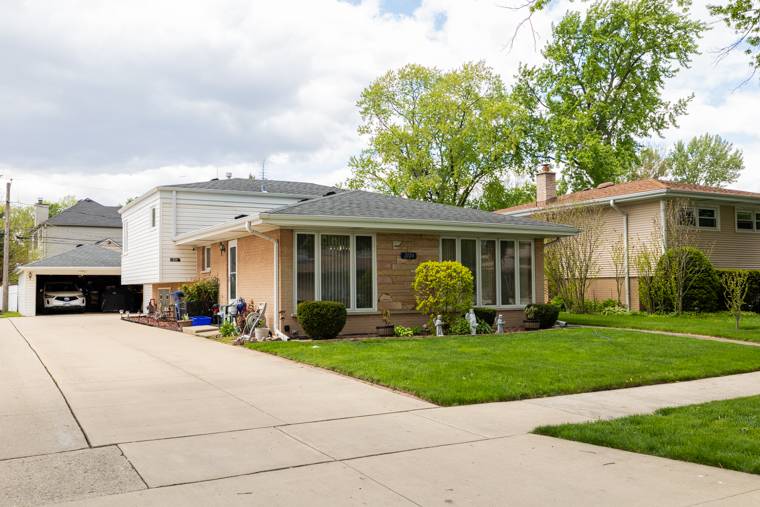 2124 Westview DR, Des Plaines, IL 60018