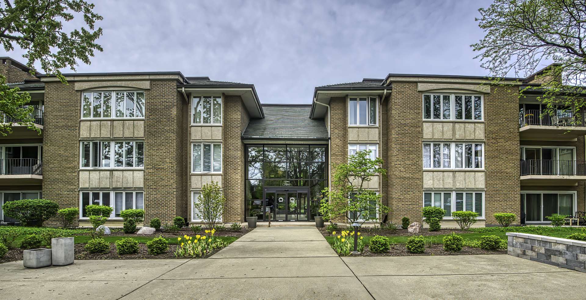 2 Oak Brook Club DR #C103, Oak Brook, IL 60523