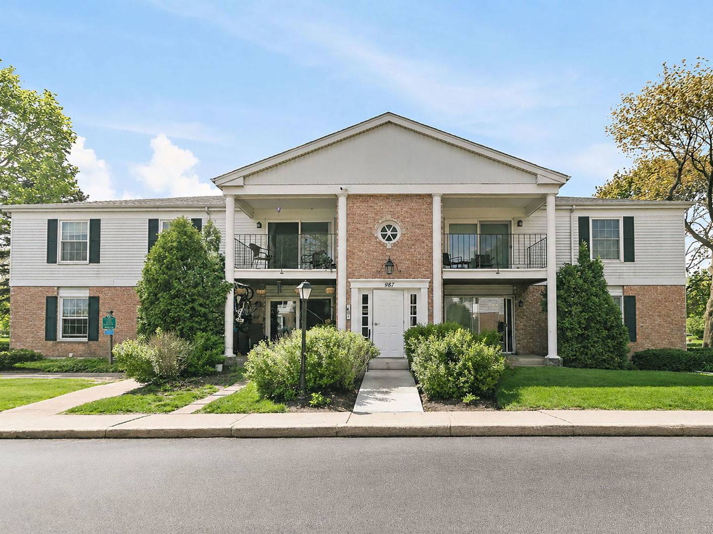 987 Golf Course RD #4, Crystal Lake, IL 60014