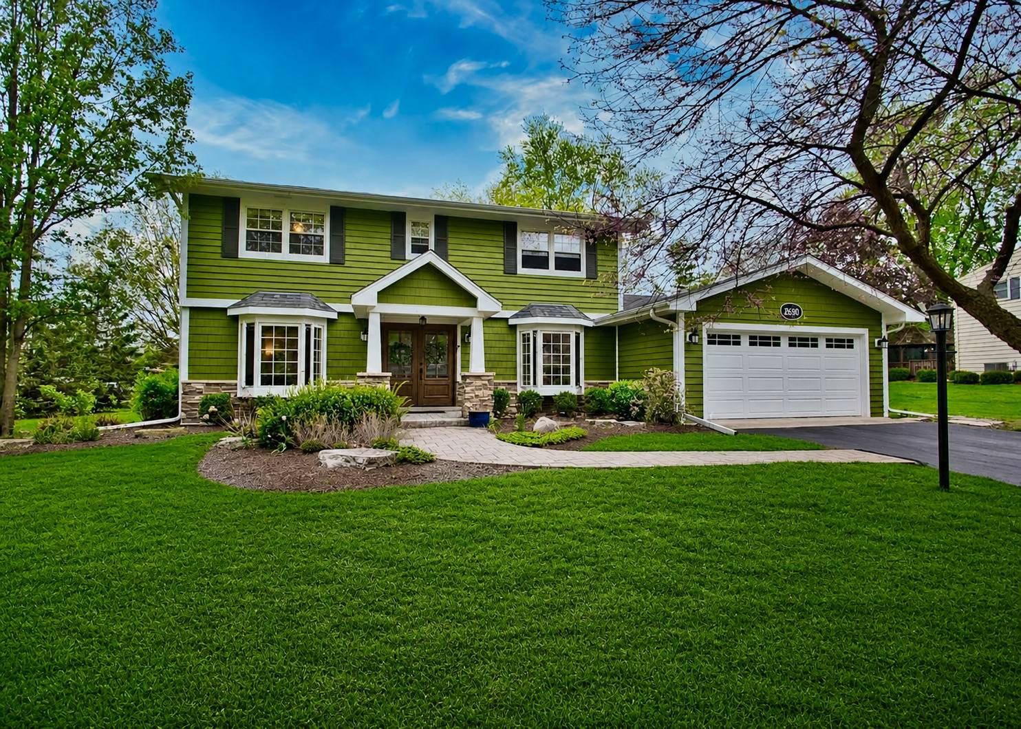 2S510 Seneca DR, Wheaton, IL 60189