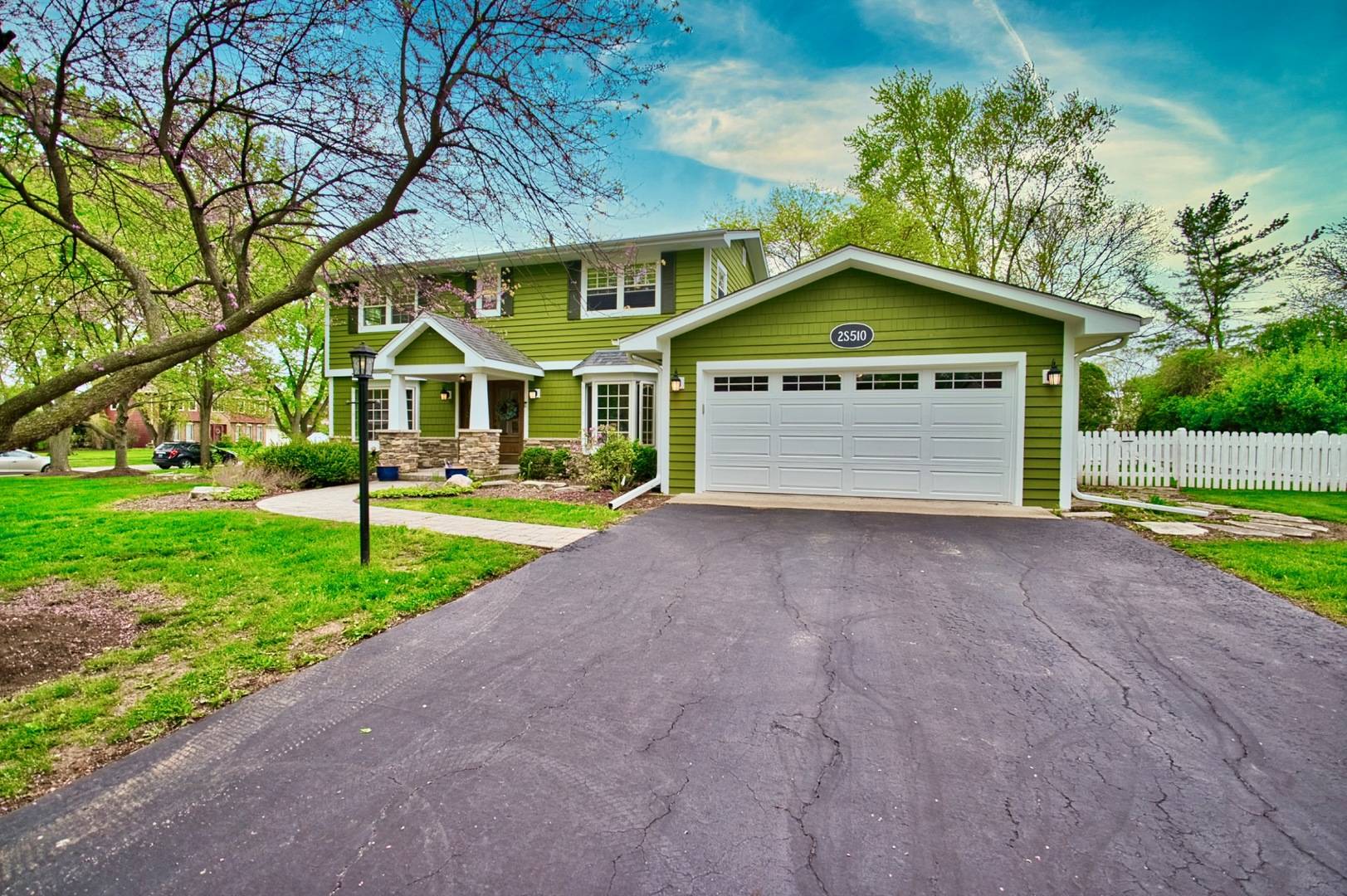 2S510 Seneca DR, Wheaton, IL 60189