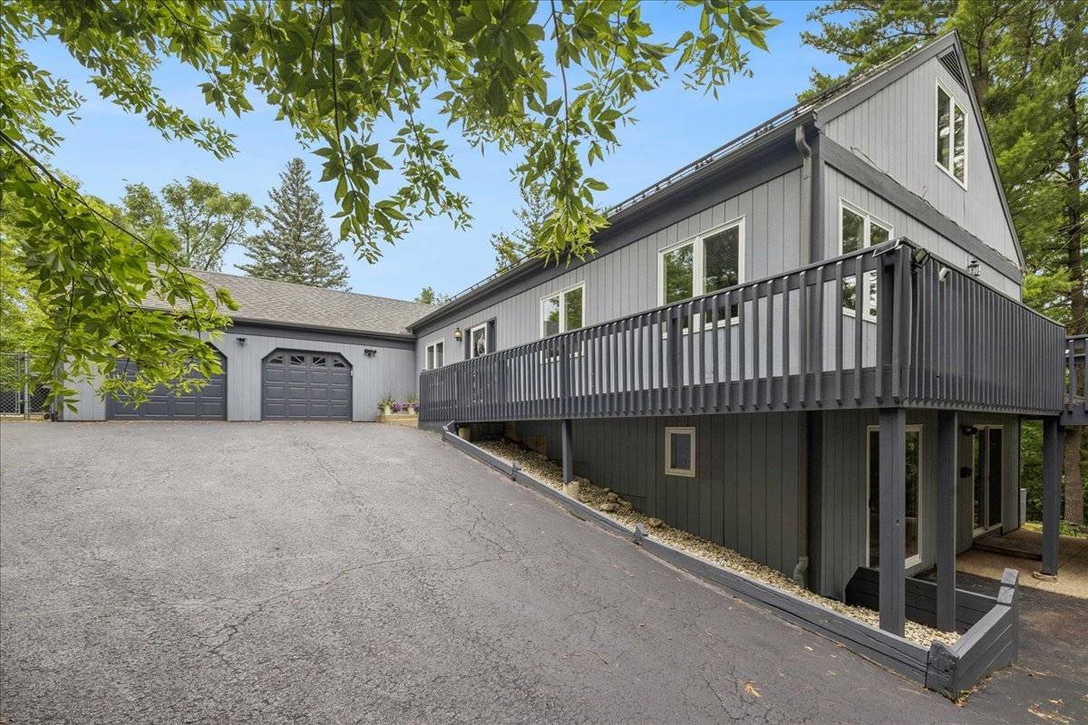 4402 Barreville RD, Crystal Lake, IL 60012