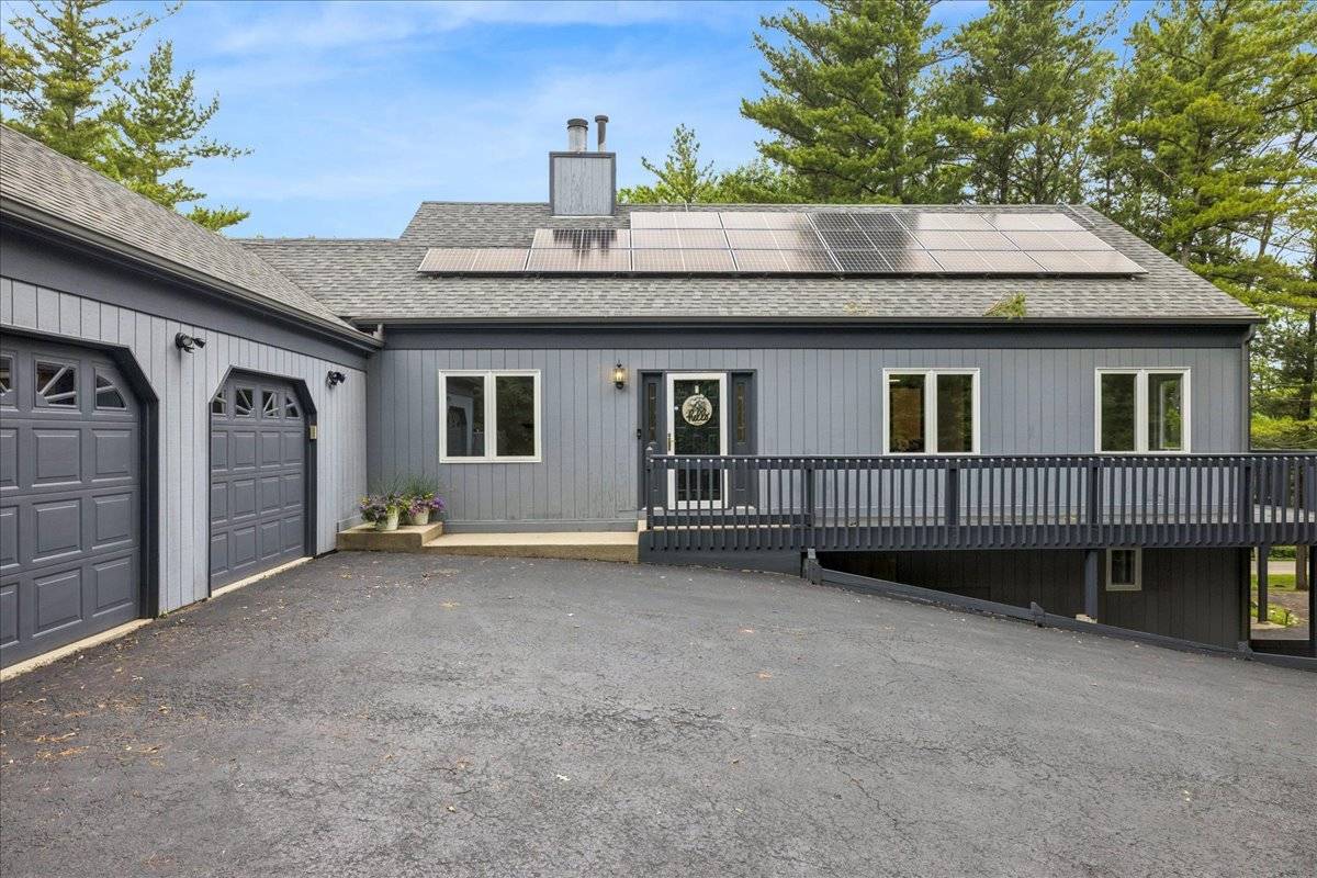 4402 Barreville RD, Crystal Lake, IL 60012