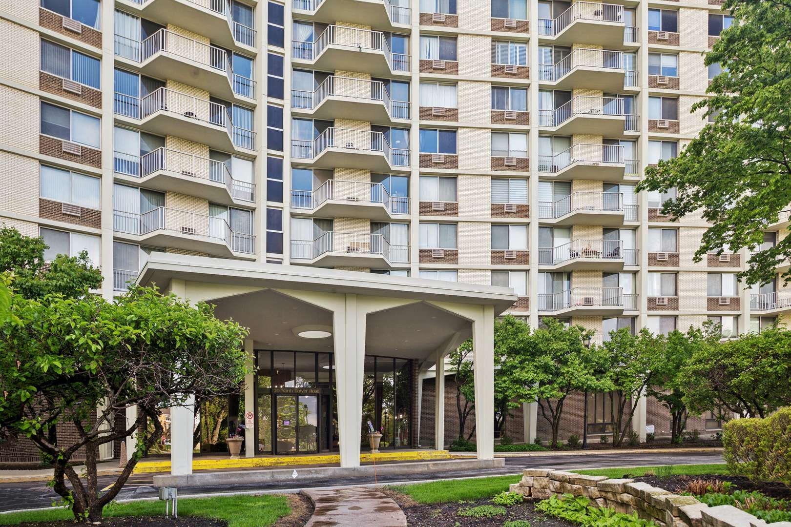 20 N Tower RD #9C, Oak Brook, IL 60523