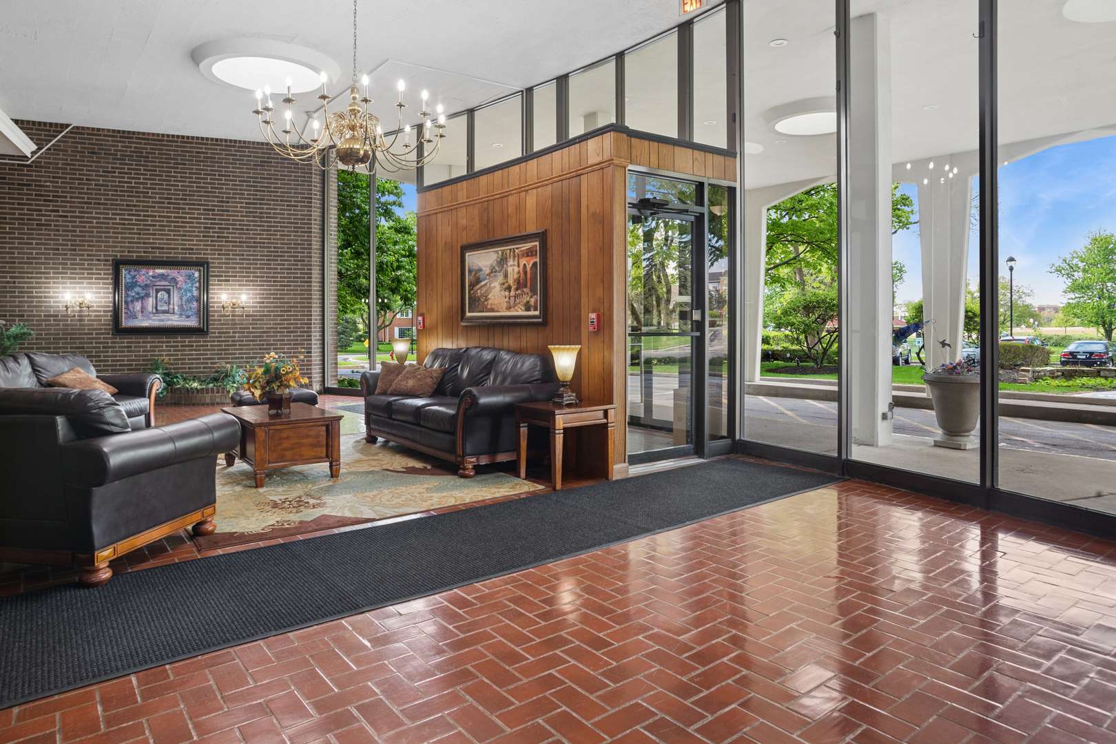 20 N Tower RD #9C, Oak Brook, IL 60523