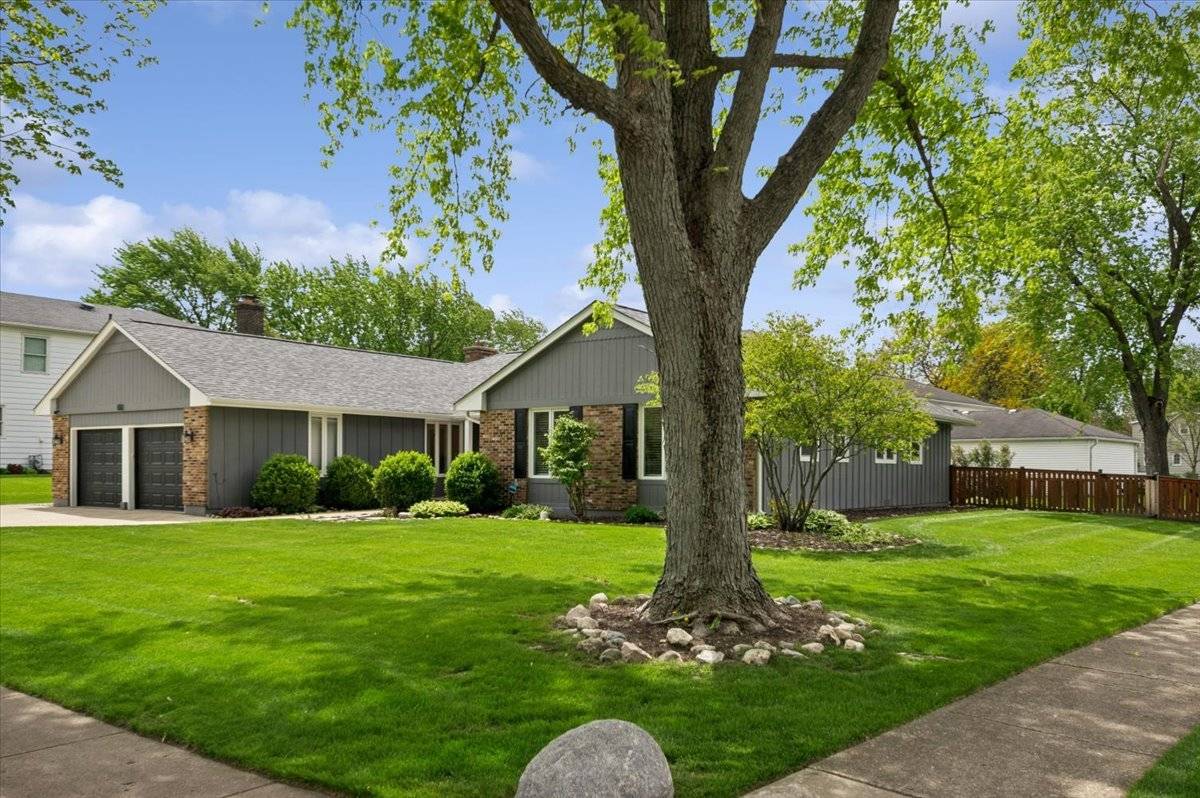 652 S Middleton AVE, Palatine, IL 60067