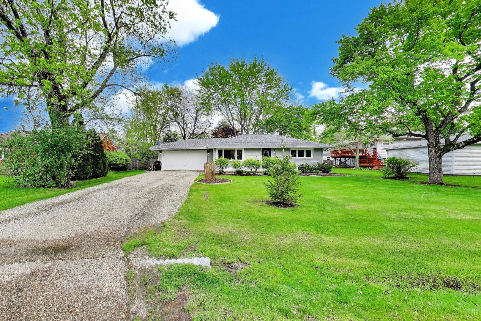 9 Johnathan RD, Lake Zurich, IL 60047