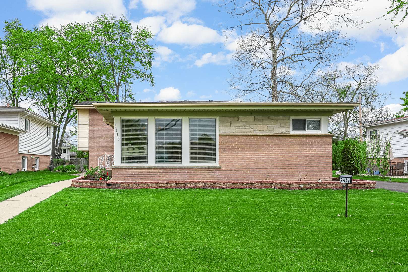 9447 Overhill AVE, Morton Grove, IL 60053