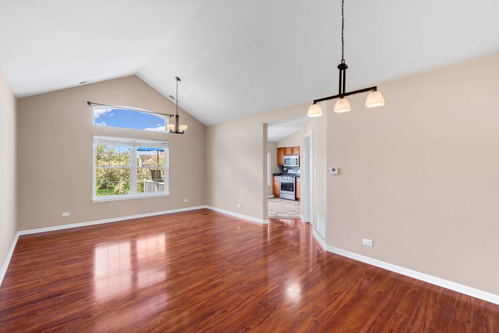 160 Fairfield LN, Carol Stream, IL 60188