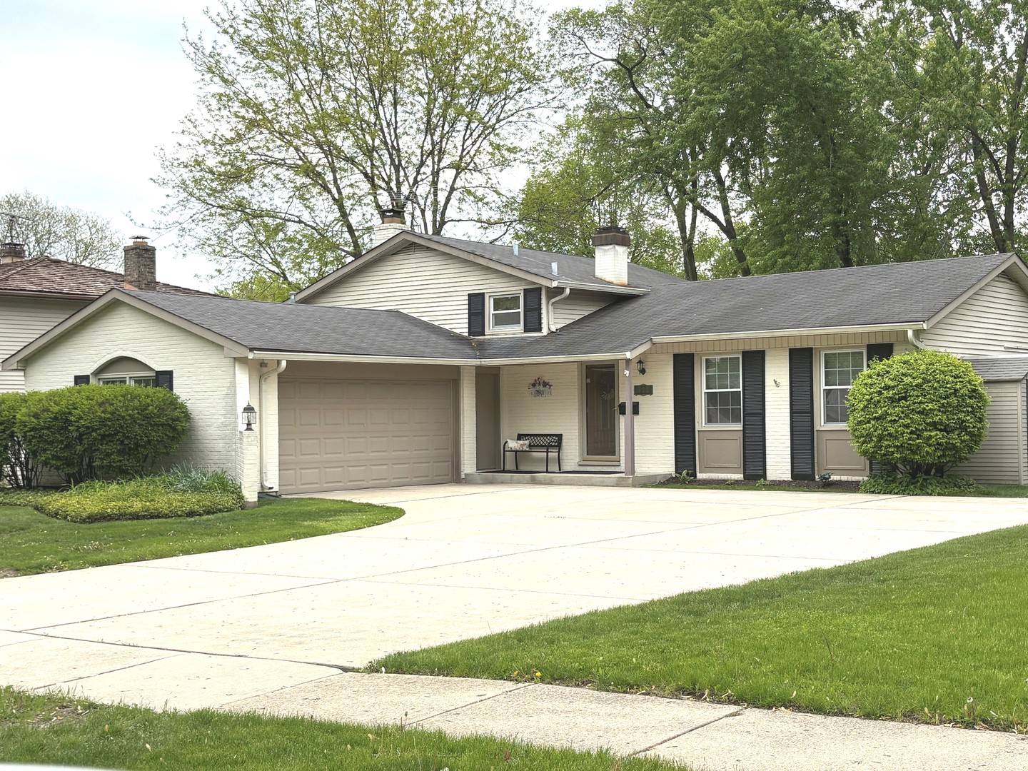 615 E Golf RD, Libertyville, IL 60048