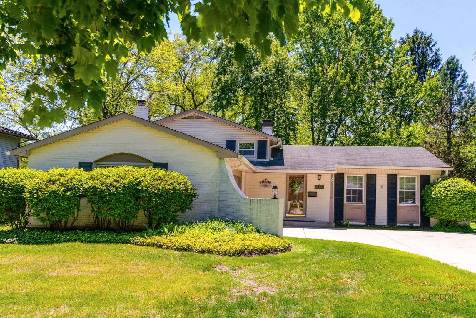 615 E Golf RD, Libertyville, IL 60048
