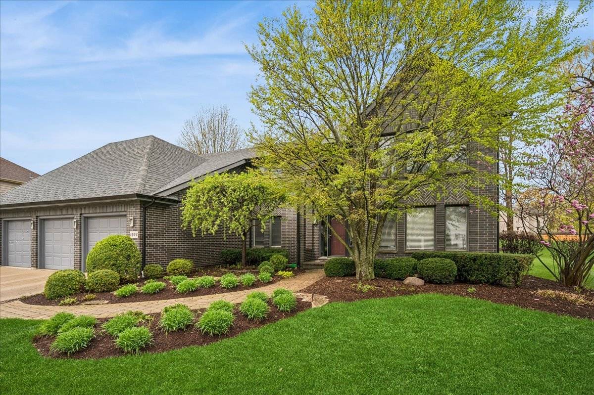 1944 Beverly LN, Buffalo Grove, IL 60089