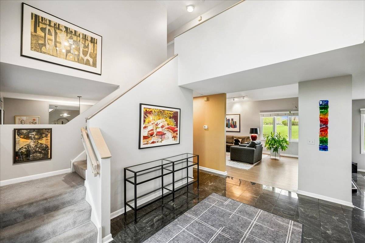 1944 Beverly LN, Buffalo Grove, IL 60089