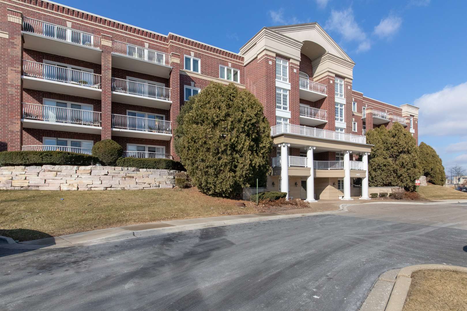 7031 W Touhy AVE #201, Niles, IL 60714
