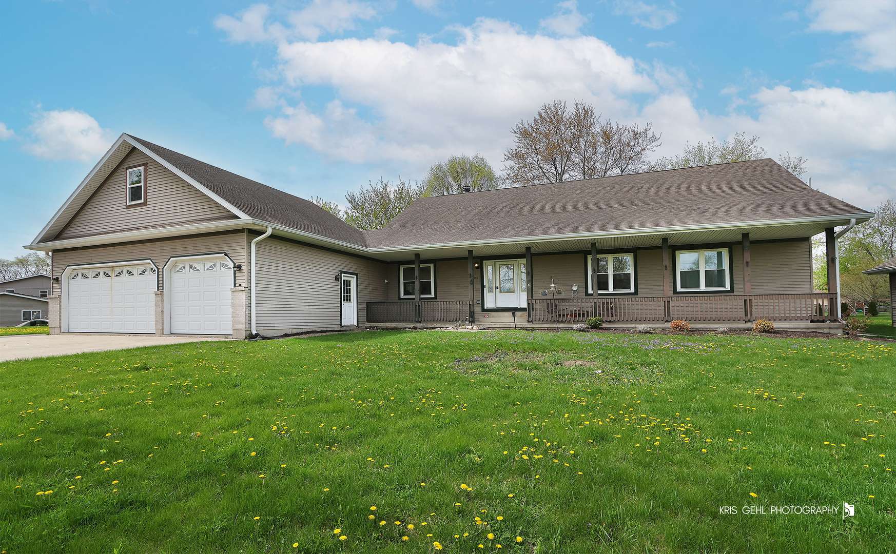 600 Meadow LN, Winthrop Harbor, IL 60096