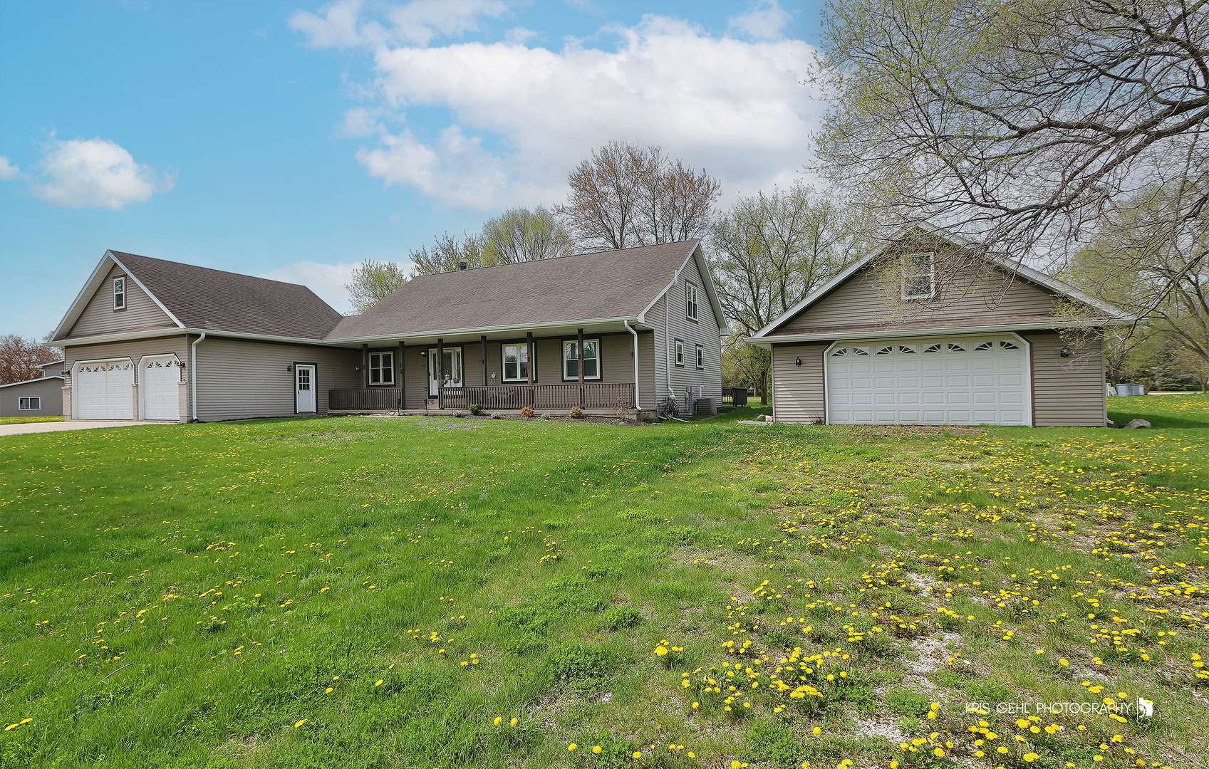600 Meadow LN, Winthrop Harbor, IL 60096