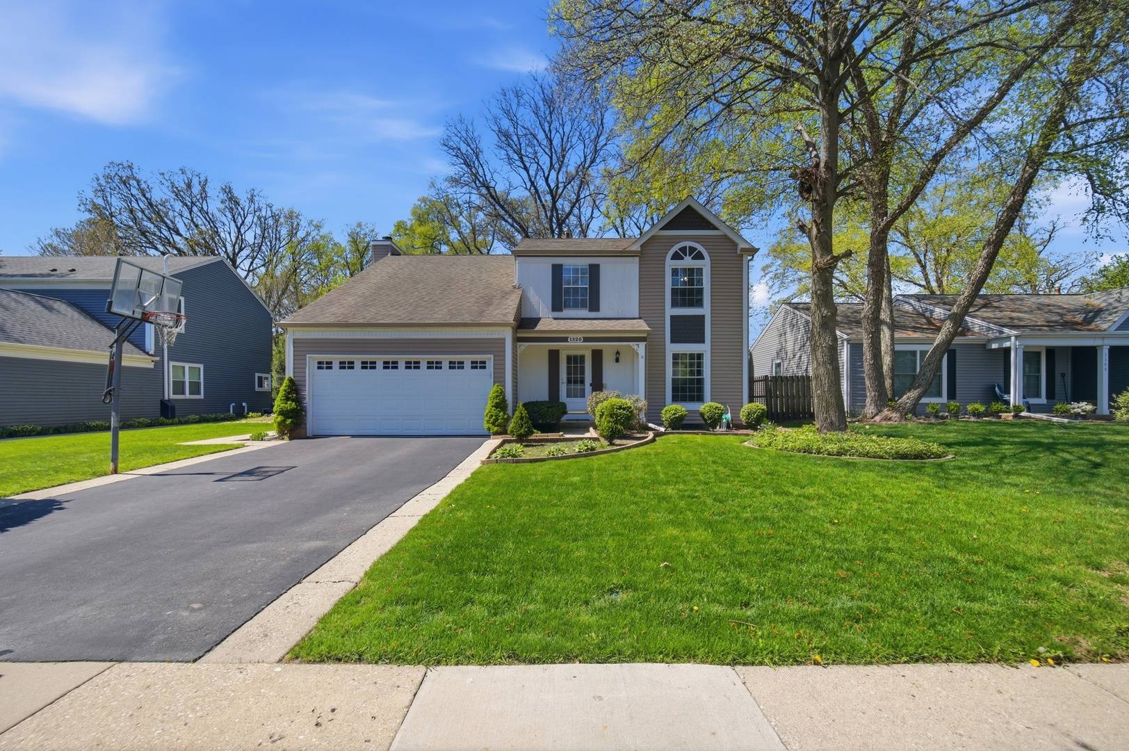 1320 Yellowstone Pkwy, Algonquin, IL 60102