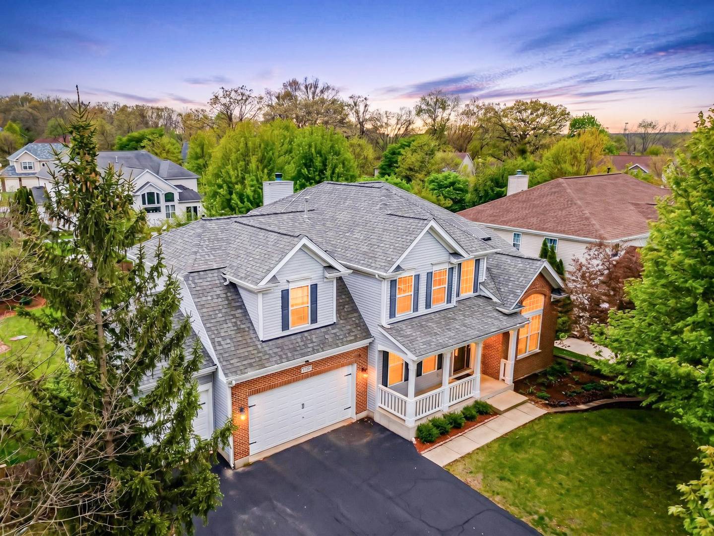 5791 Providence DR, Hoffman Estates, IL 60192