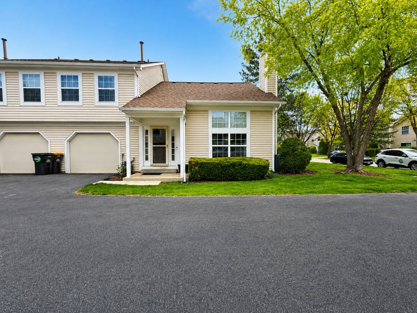 250 Acorn DR, Streamwood, IL 60107