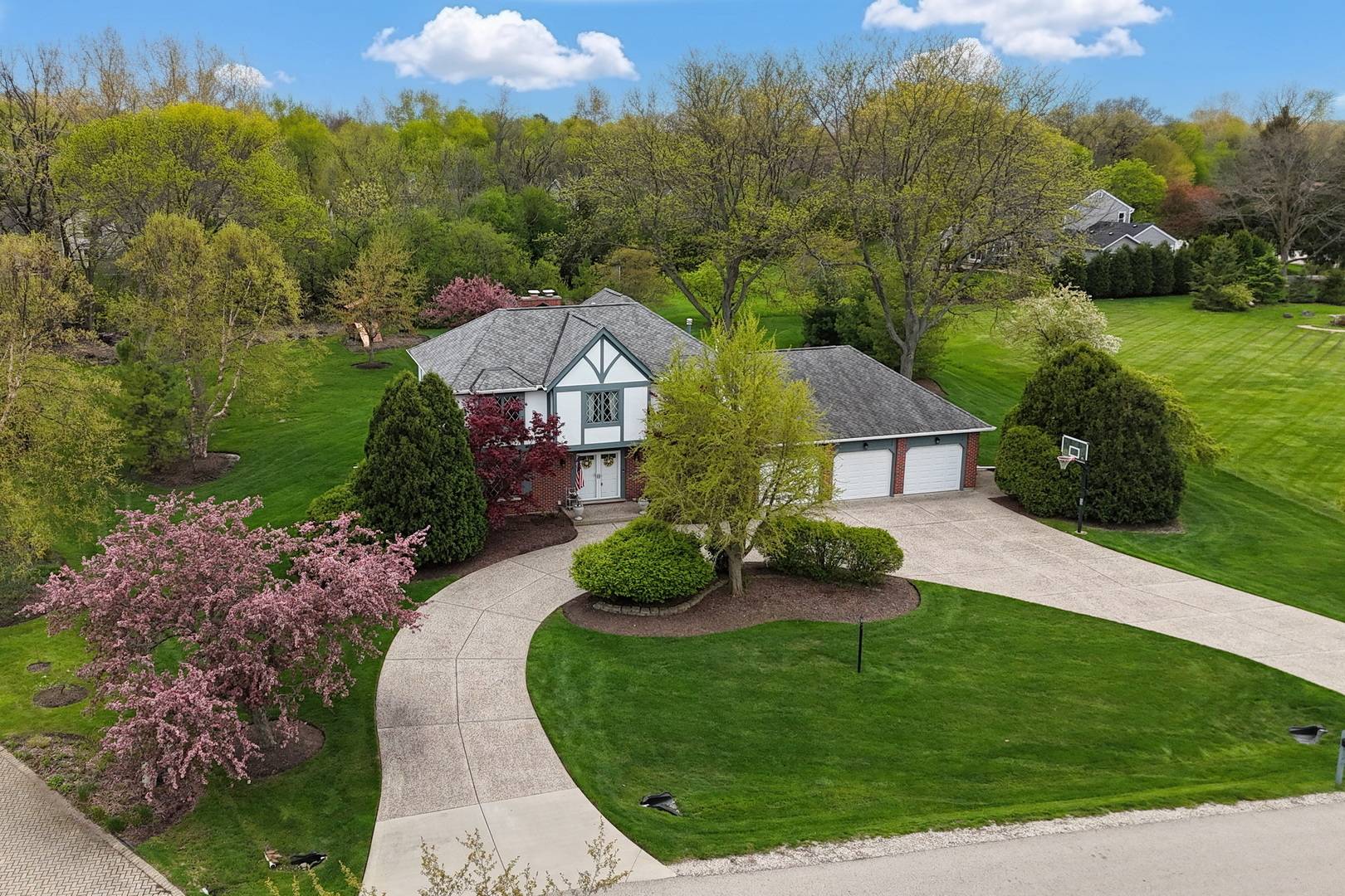 1525 Saratoga CT, Libertyville, IL 60048