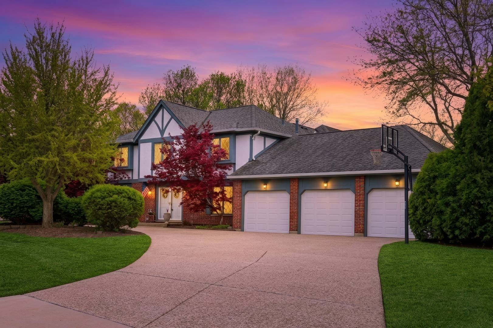 1525 Saratoga CT, Libertyville, IL 60048