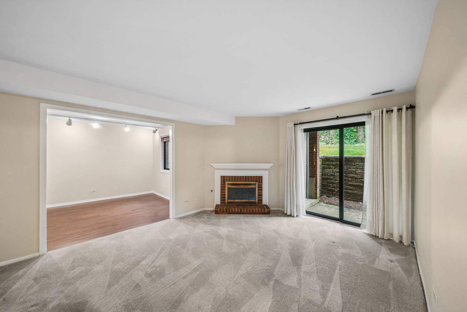 1863 Portsmouth DR #11-4B, Lisle, IL 60532
