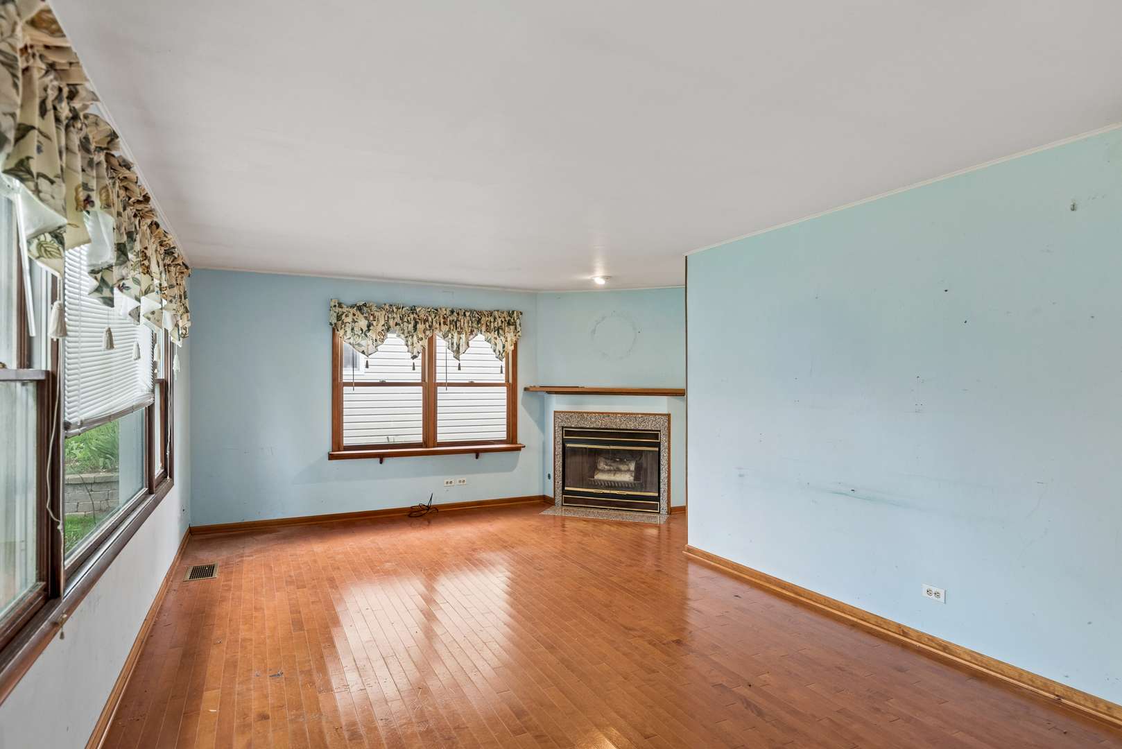 146 S Archer AVE, Mundelein, IL 60060