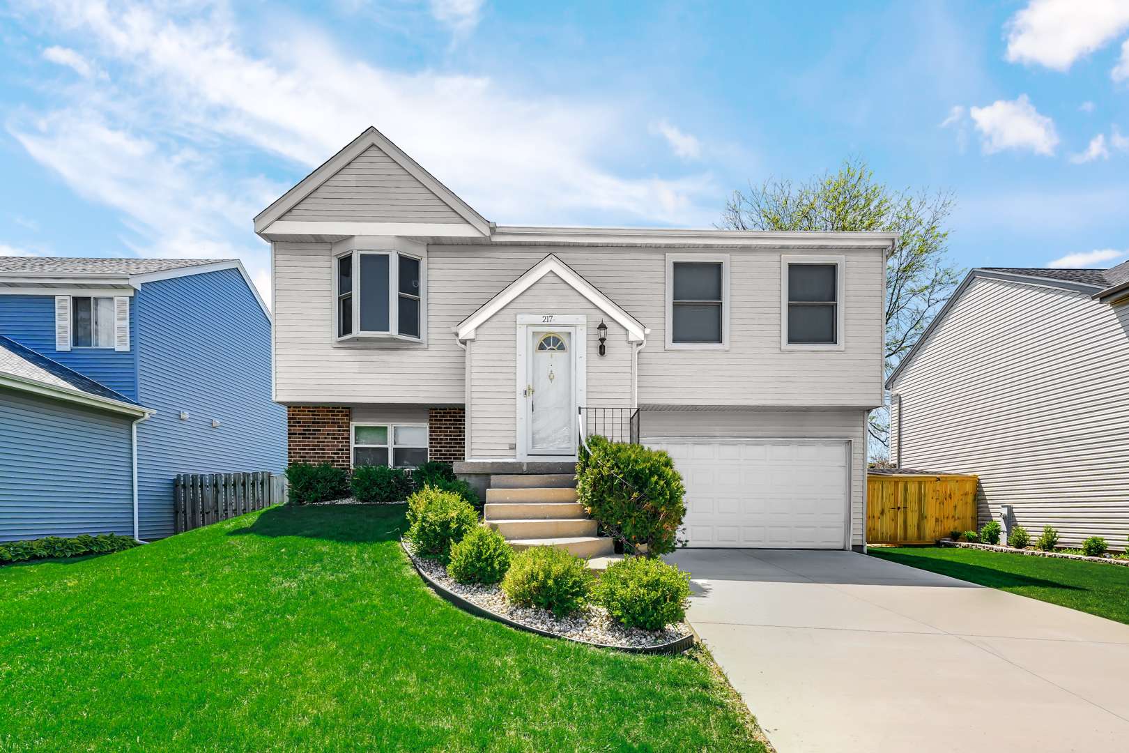 217 Atlantic DR, Vernon Hills, IL 60061