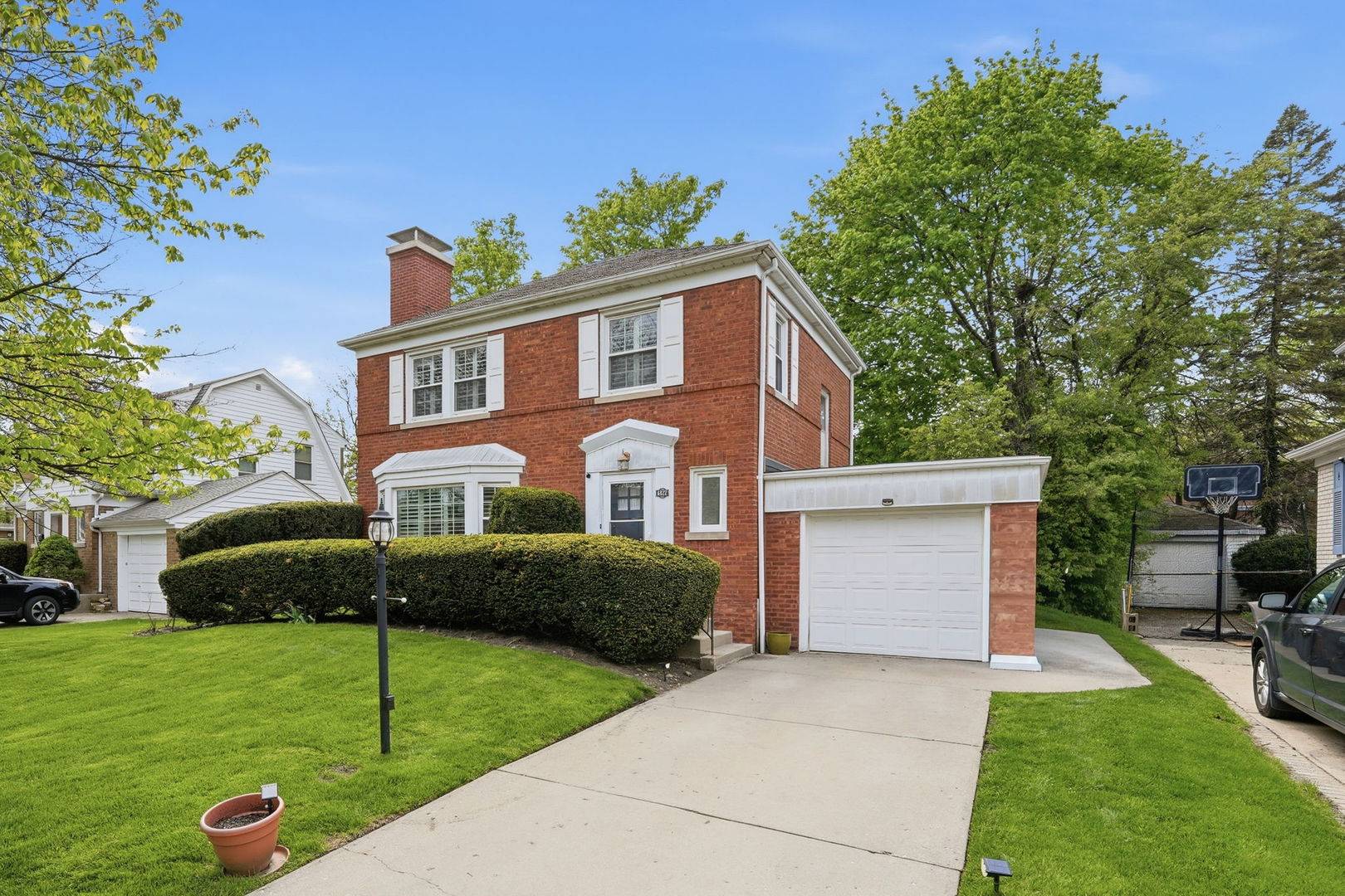 6822 N Kenton AVE, Lincolnwood, IL 60712