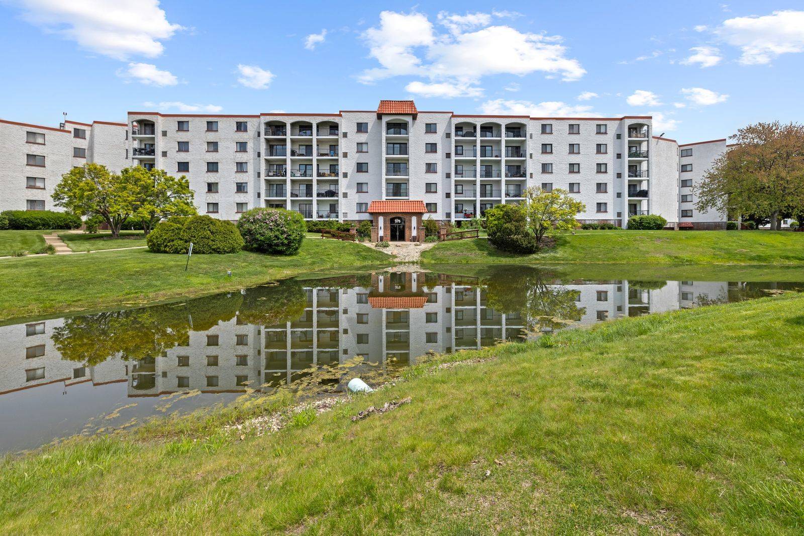 375 PLUM CREEK DR #412, Wheeling, IL 60090