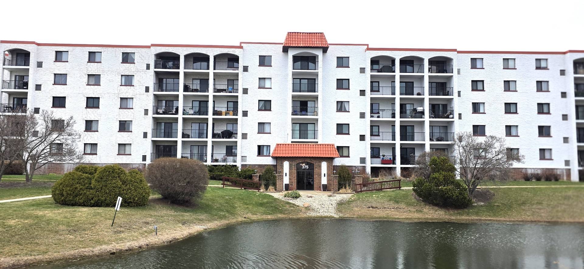 375 PLUM CREEK DR #412, Wheeling, IL 60090