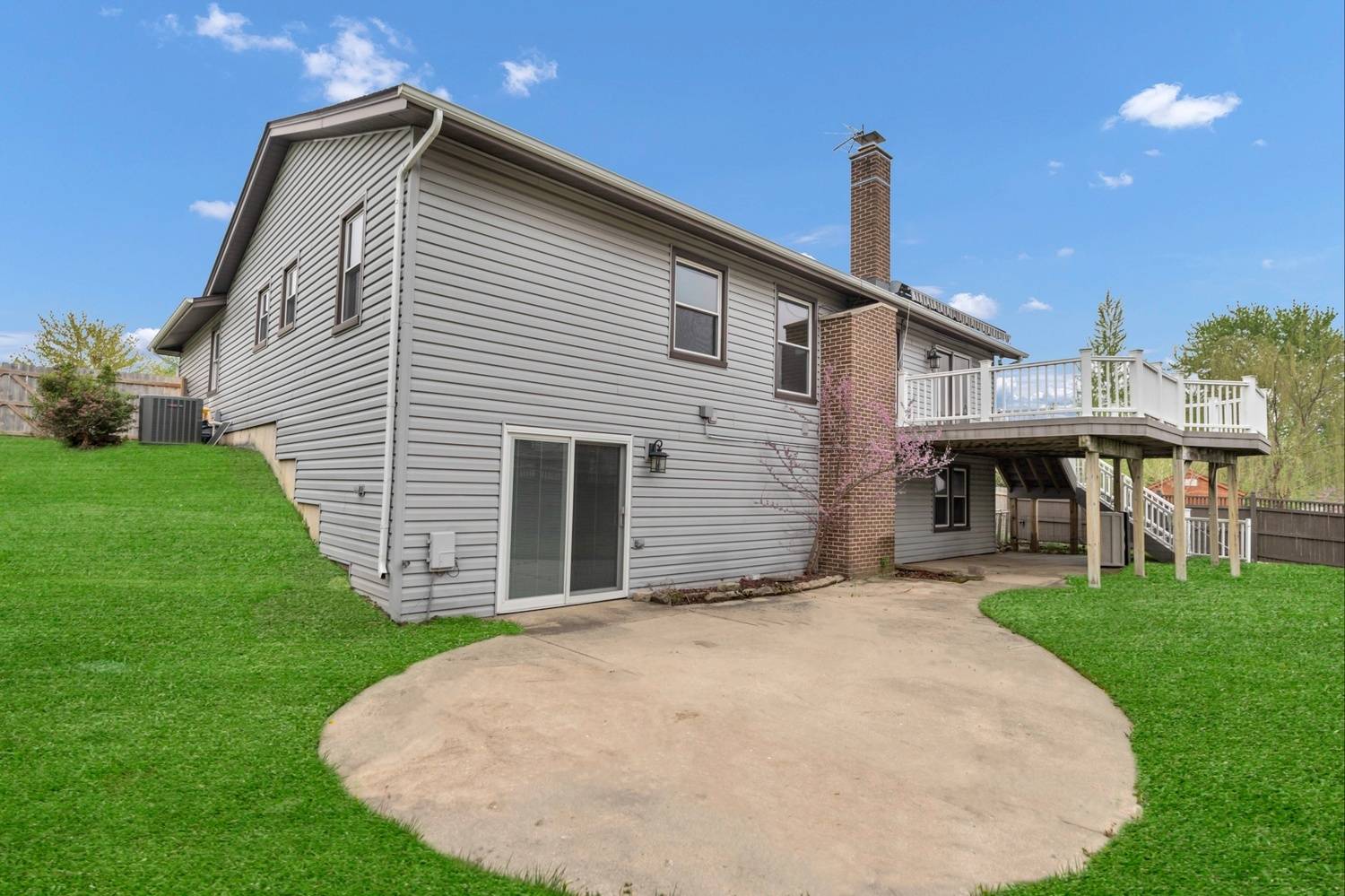 944 Richmond CT, Elk Grove Village, IL 60007