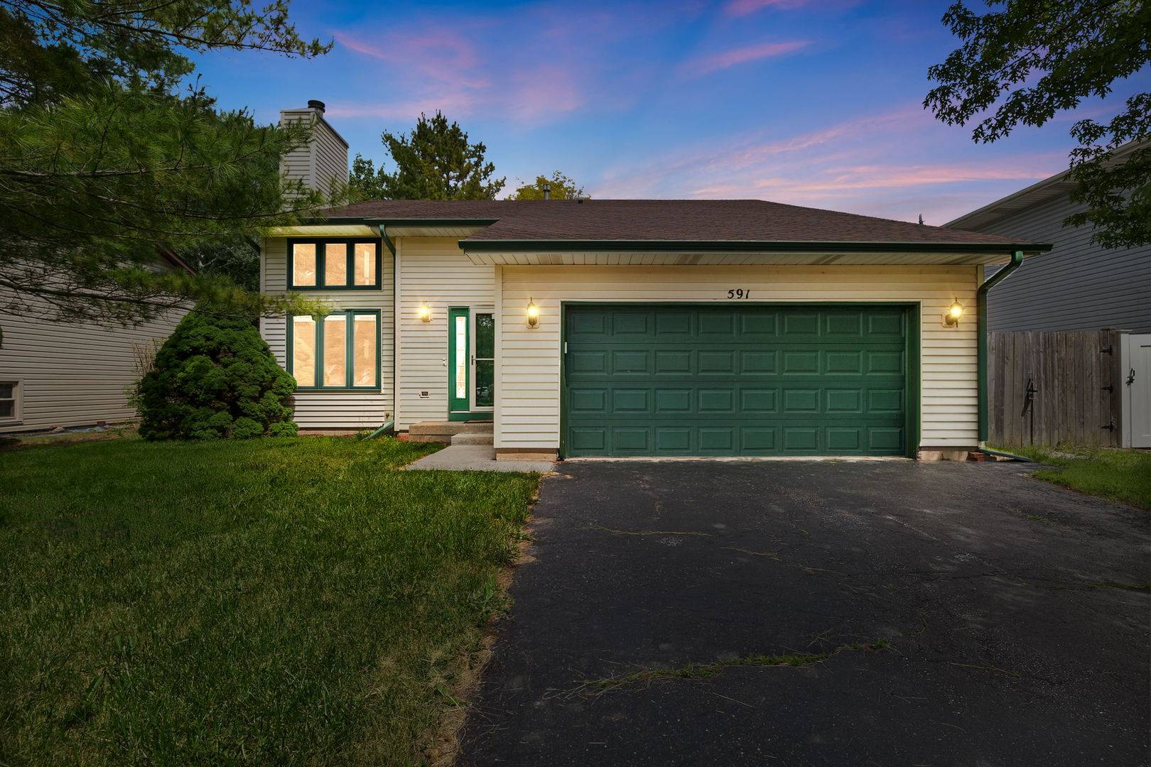 591 Roosevelt CT, Grayslake, IL 60030