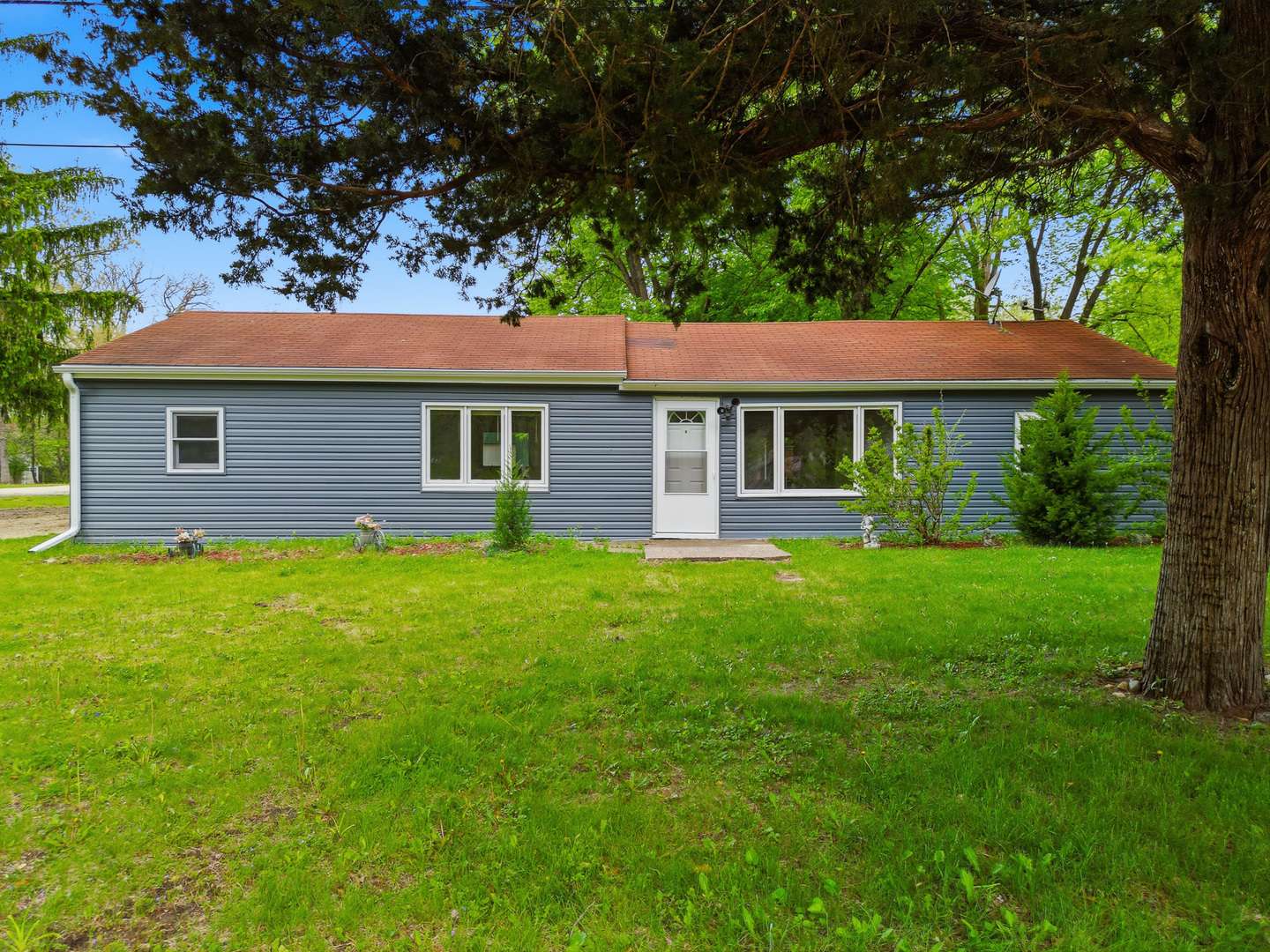 4924 N Wendorf RD, Monroe Center, IL 61052