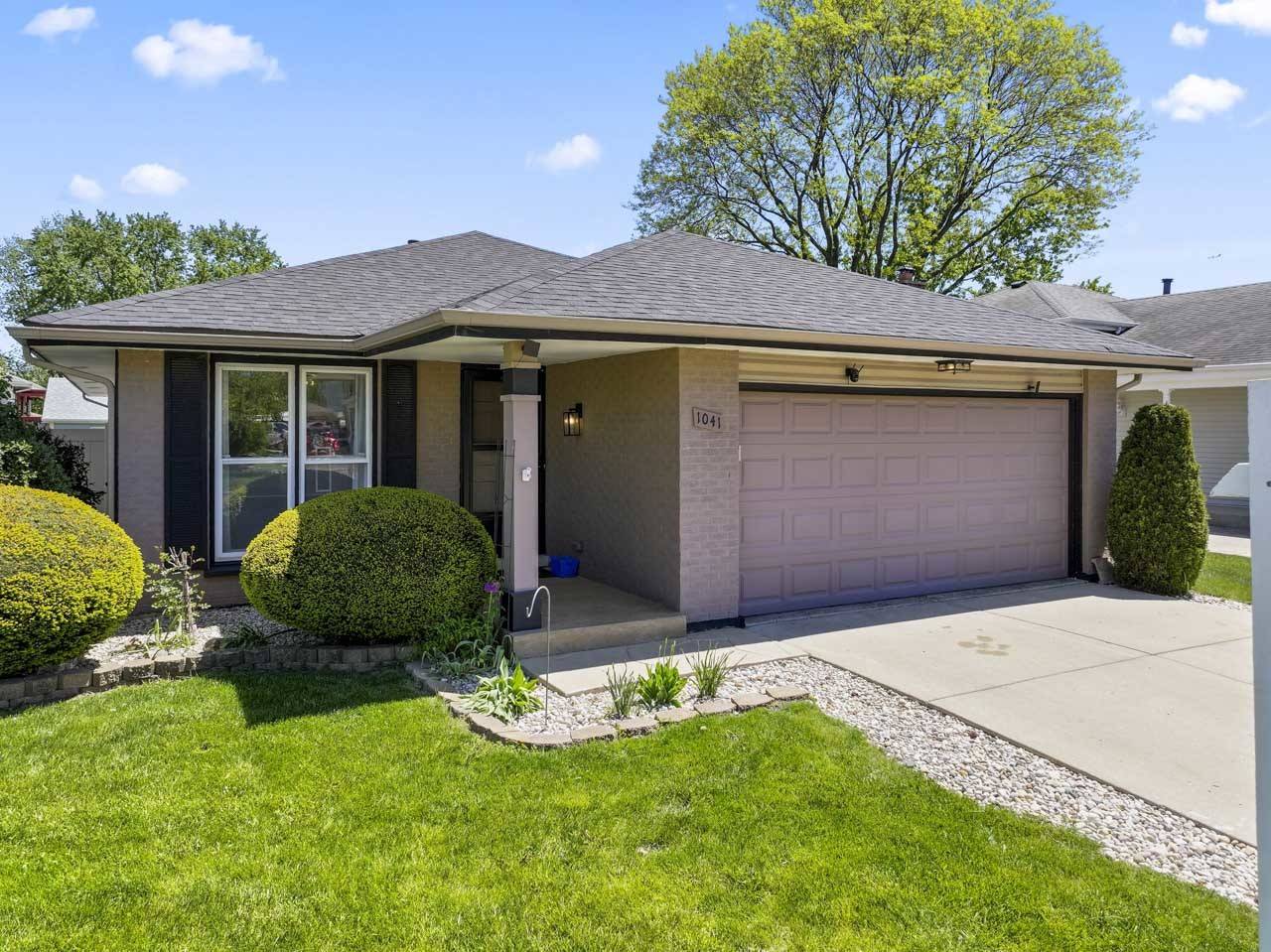 1041 Fulton DR, Streamwood, IL 60107